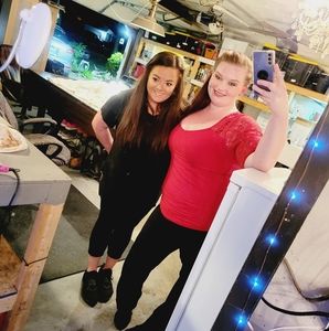 Meet your Posher, Ana